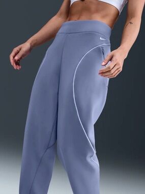 Nike Universa Women's Dri-FIT Mid-Rise Loose 7/8 Pants
